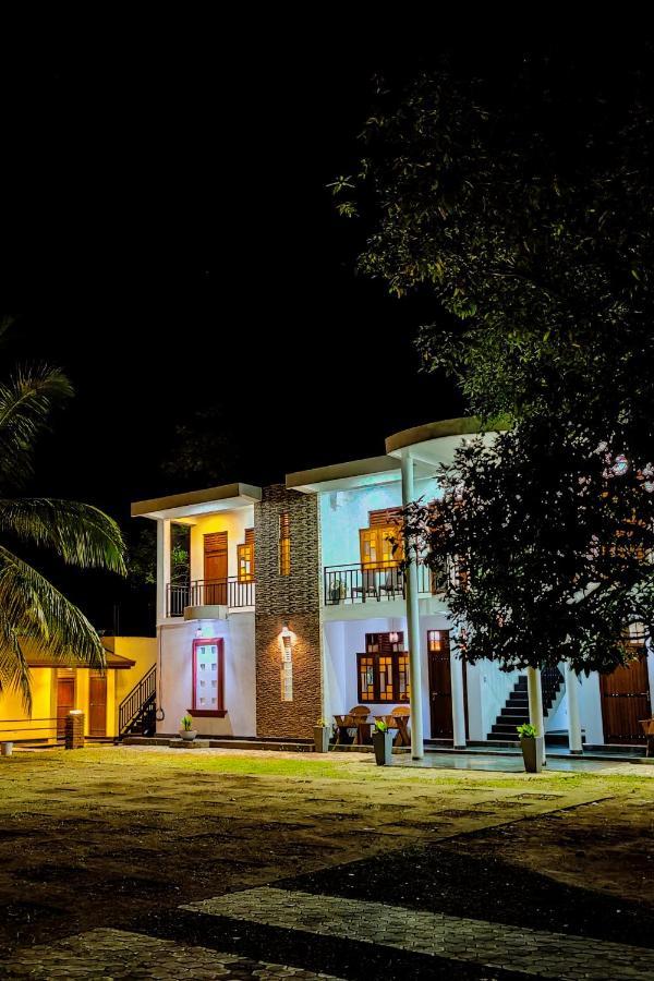 Jay'S Avenue Hotel Udawalawe Esterno foto
